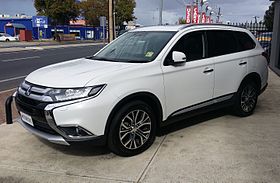 2015 Mitsubishi Outlander Exceed DiD (17167498526).jpg